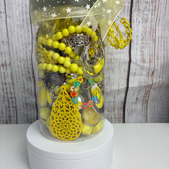 Mystery Treasure  32 oz Jar - Lot 0280 - Picture 3 of 6